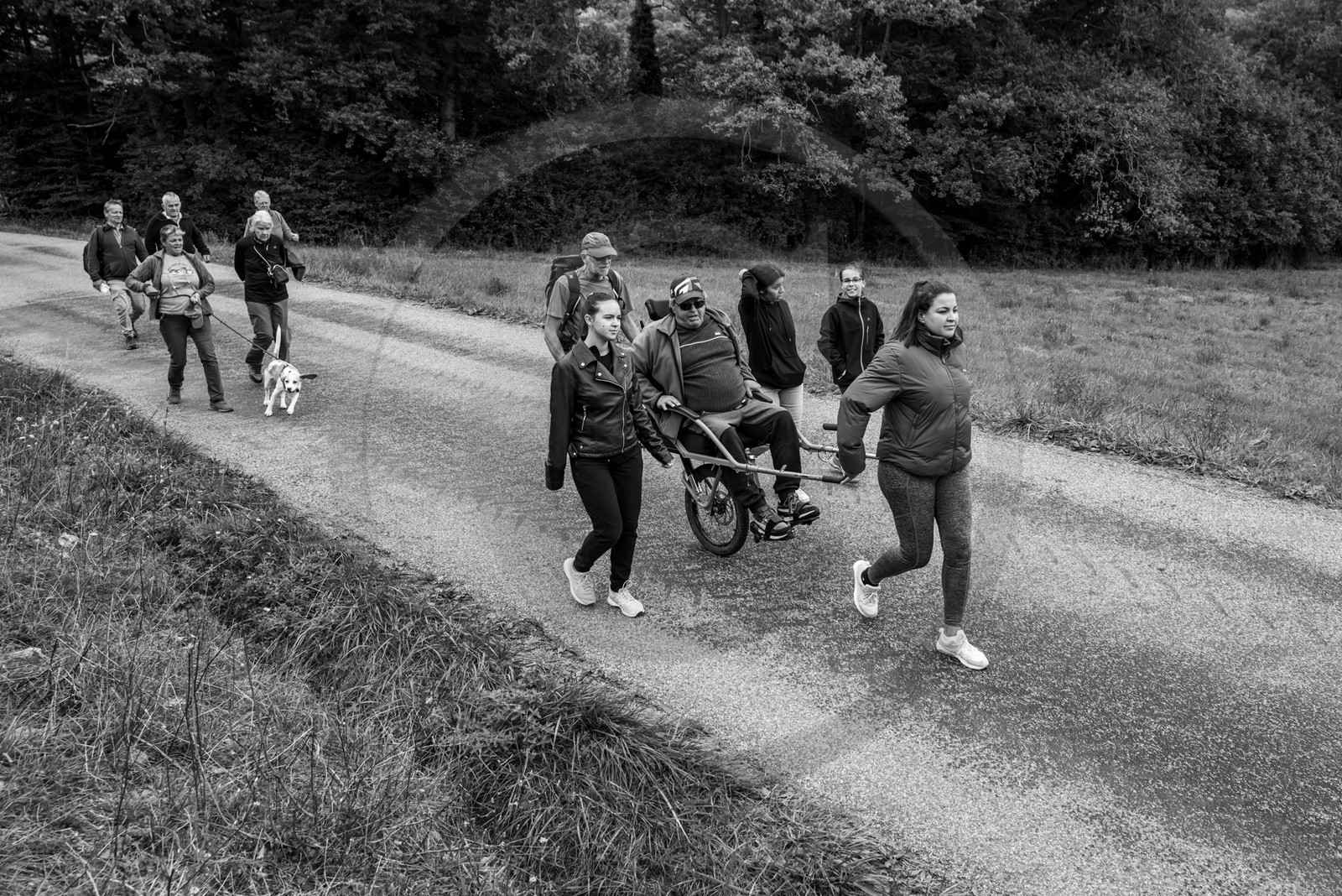 25 septembre 2024 : Promenade en joelette avec Bruno, accompagnateur en montagne et des élèves du lycée Sévigné de Gap