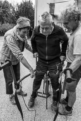 25 septembre 2024 : Promenade en joelette avec Bruno, accompagnateur en montagne et des élèves du lycée Sévigné de Gap